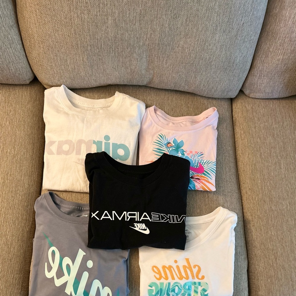 BUNDLE ALERT!! Nike t shirts xl in girls and size small in women’s